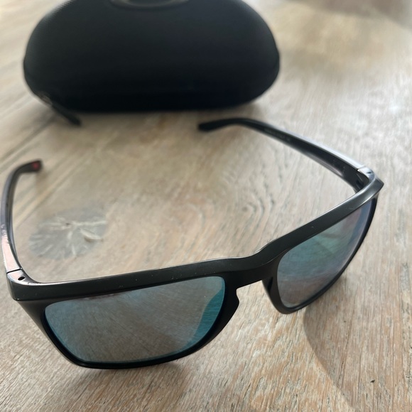 Oakley Men’s Sunglasses - Picture 3 of 5